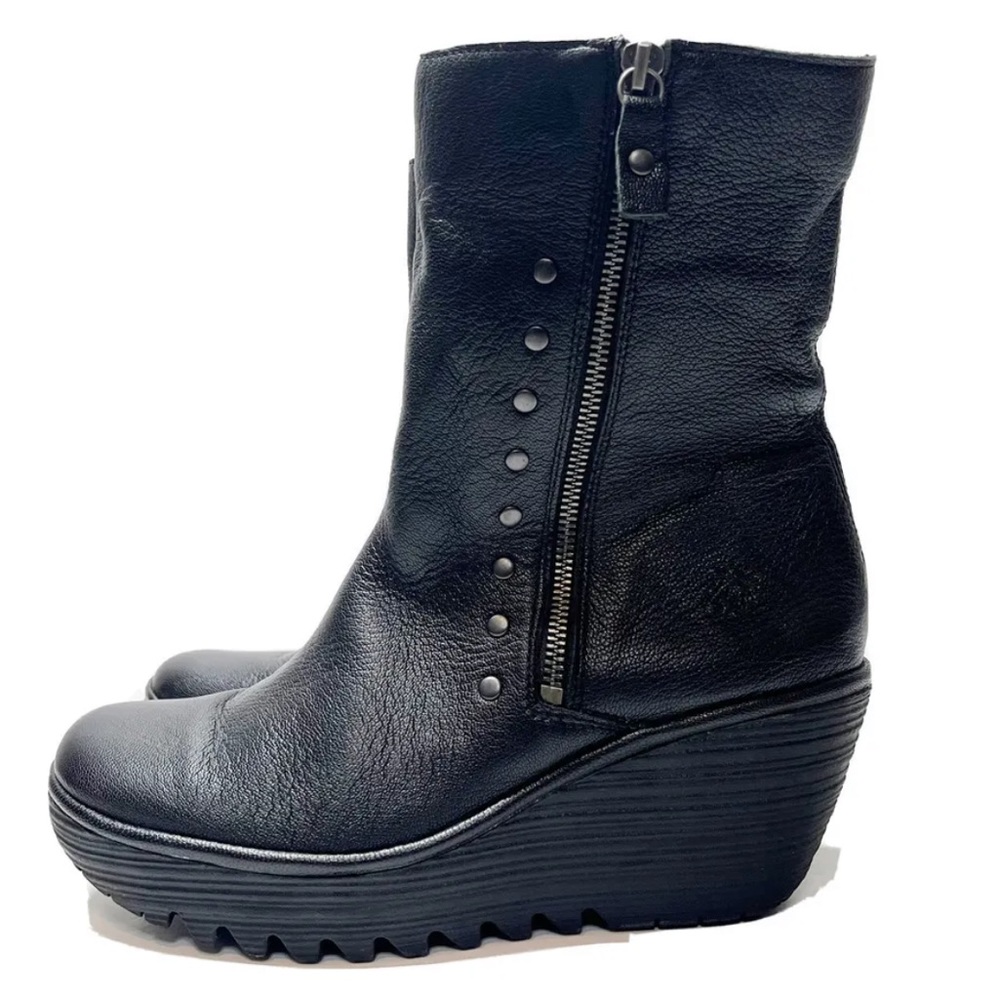 Fly London Women's Yemi902FLY Black Leather Wedge Ankle Boots Size 10/40